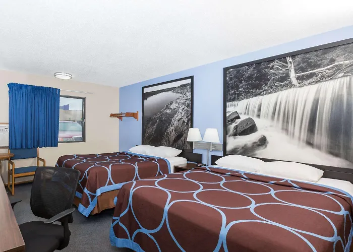 Super 8 By Wyndham Manhattan Ks