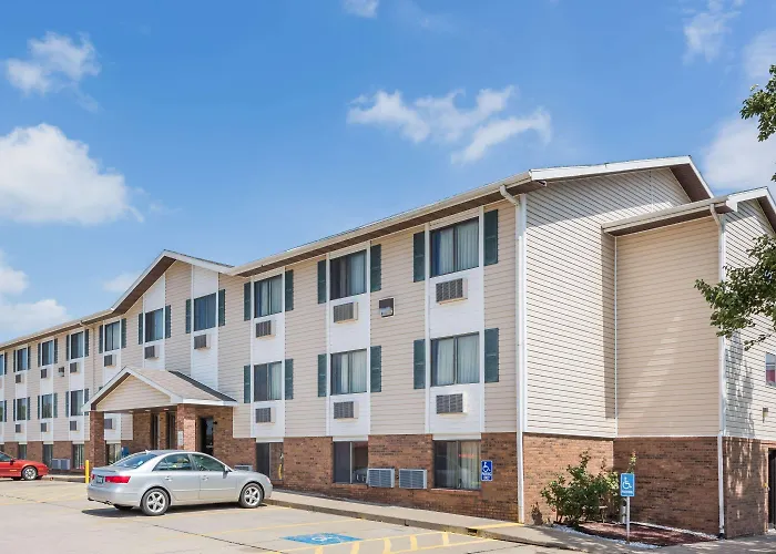 Super 8 By Wyndham Manhattan Ks