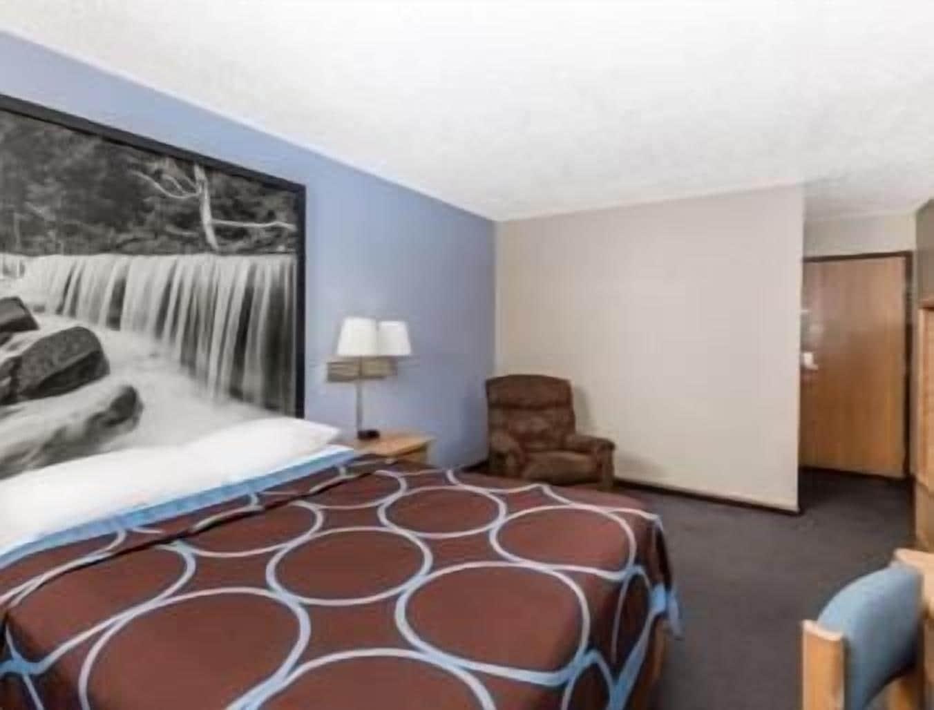 Super 8 By Wyndham Ks Motel 2*