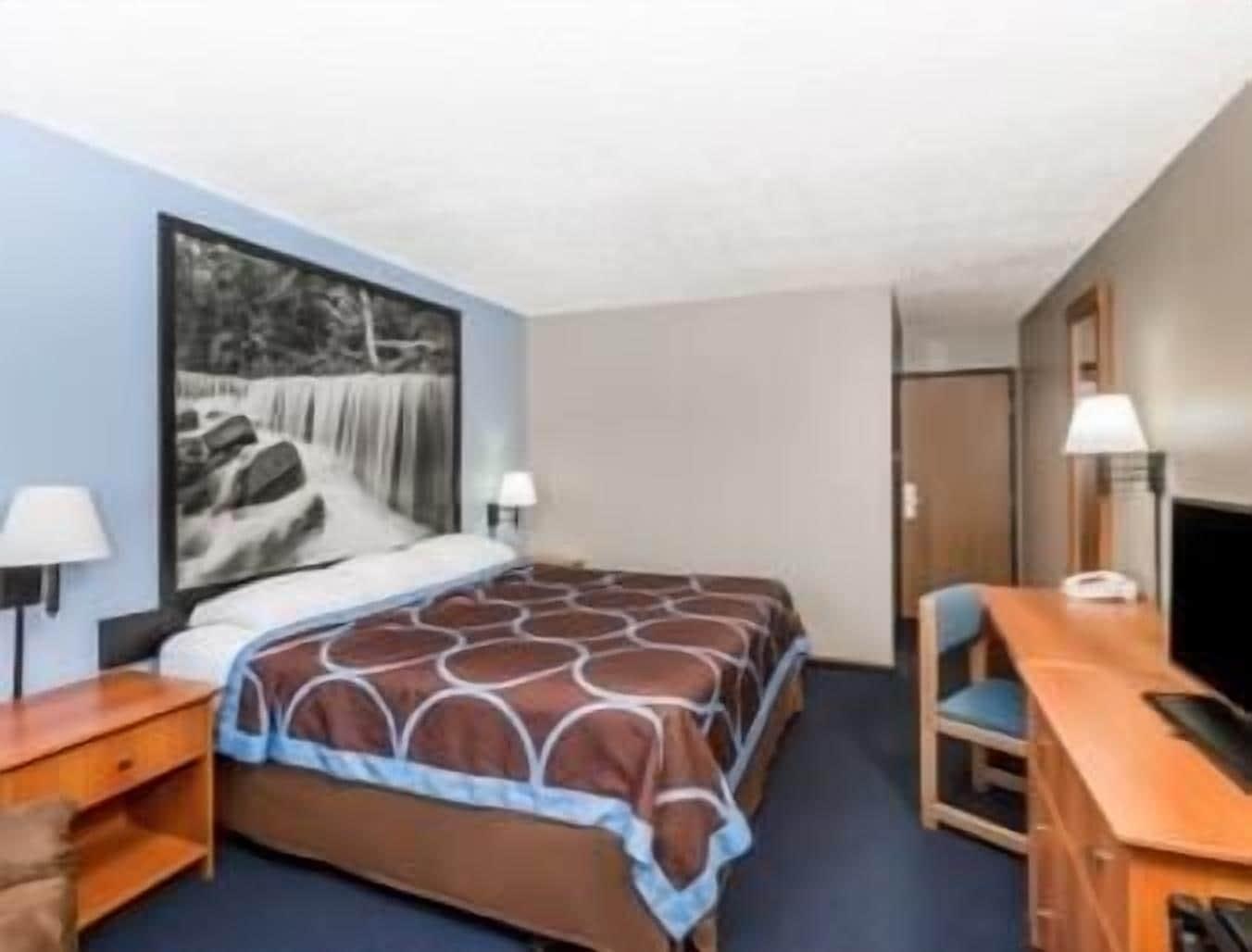 Super 8 By Wyndham Ks Motel 2*
