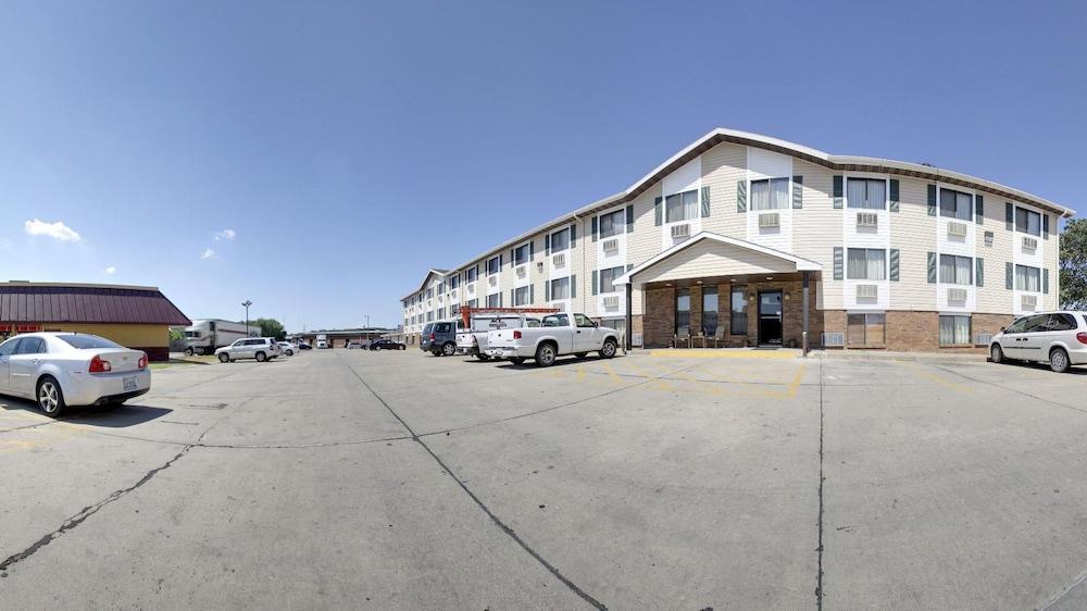 Super 8 By Wyndham Ks Motel Manhattan