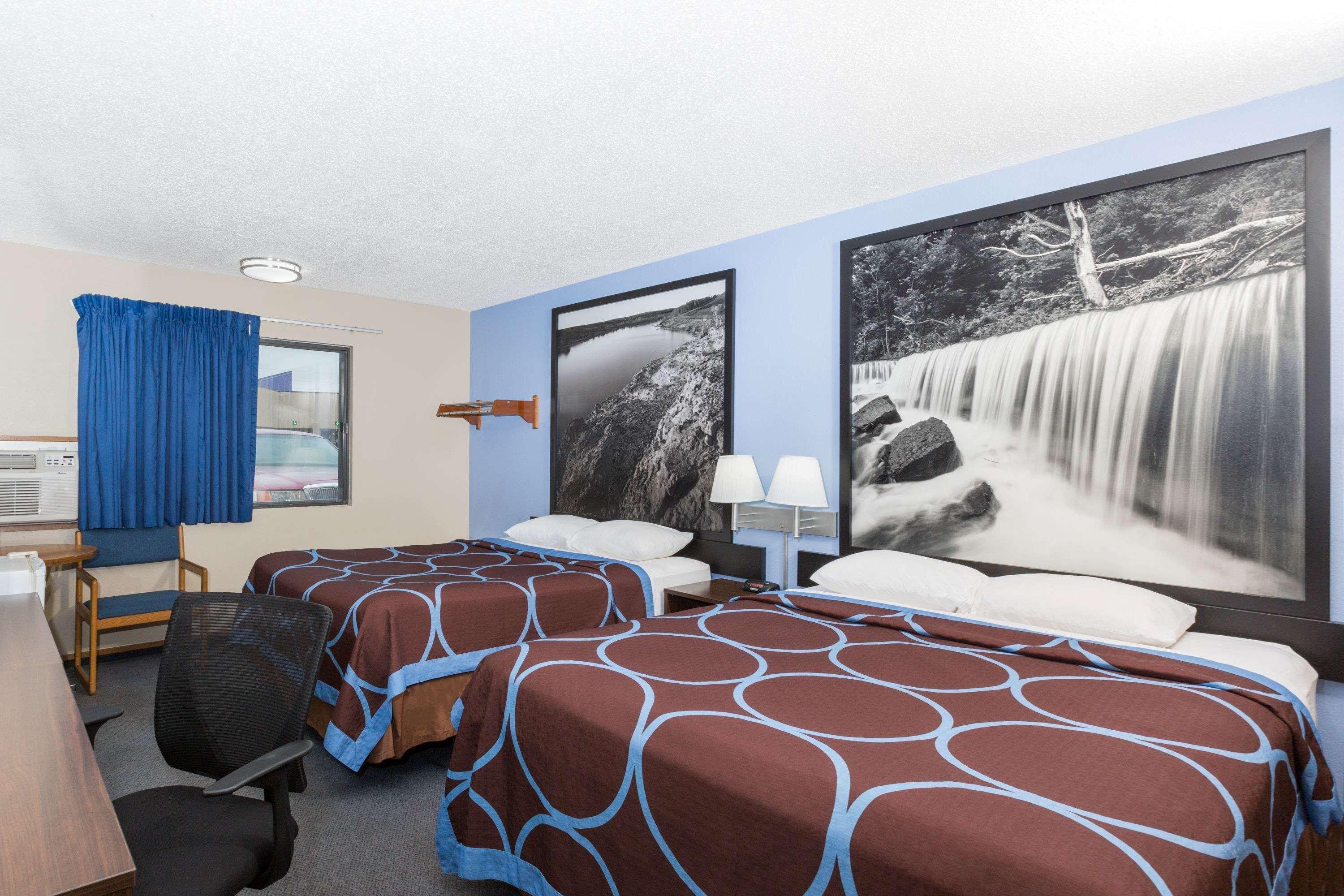 Super 8 By Wyndham Ks Motel 2*