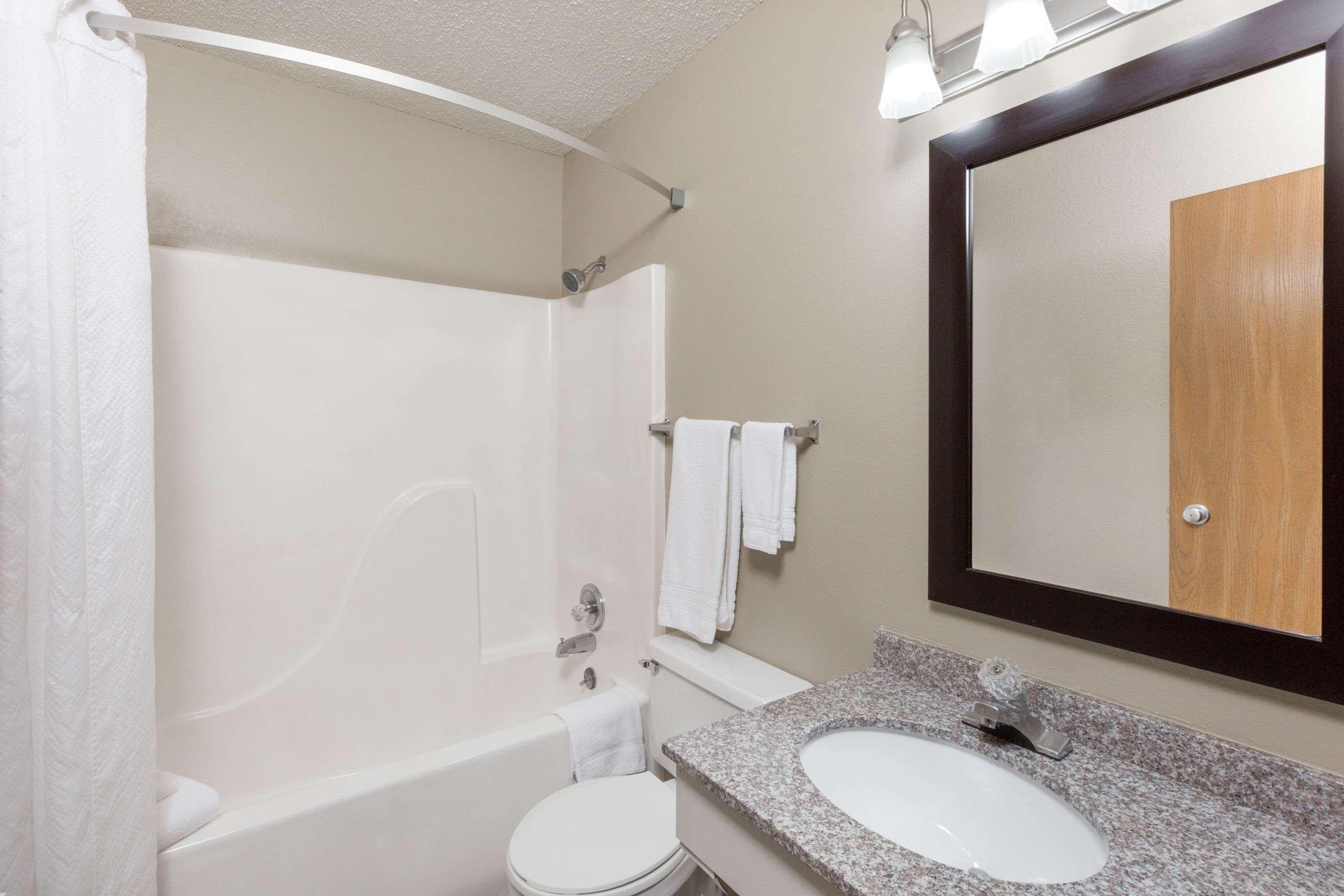Super 8 By Wyndham Ks Motel 2*