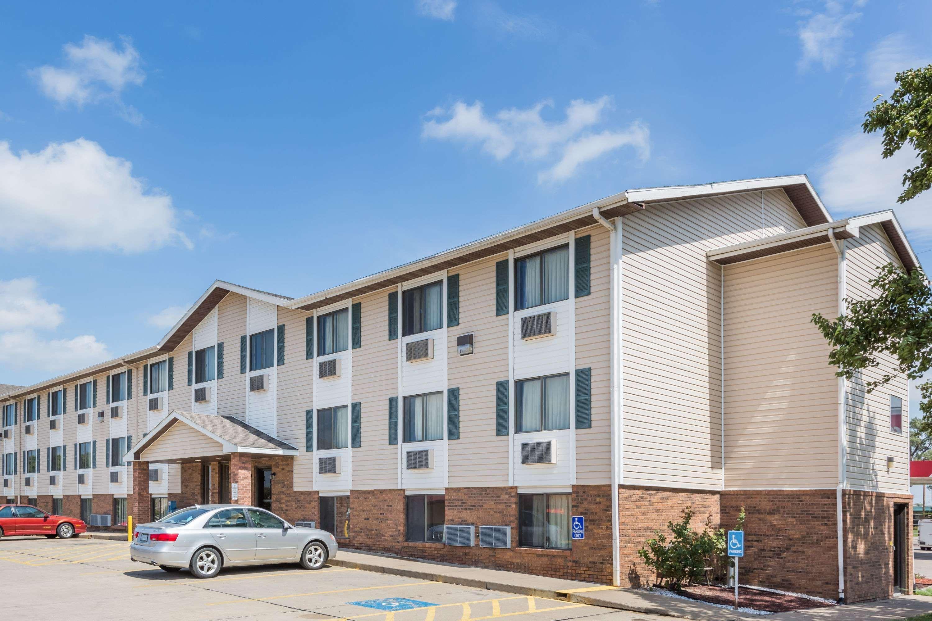 Super 8 By Wyndham Ks Motel 2*