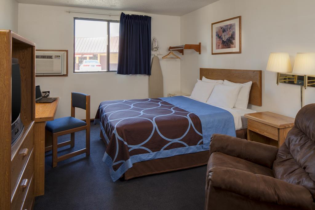 Motel Super 8 By Wyndham Ks Manhattan