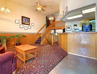 Super 8 By Wyndham Ks Manhattan