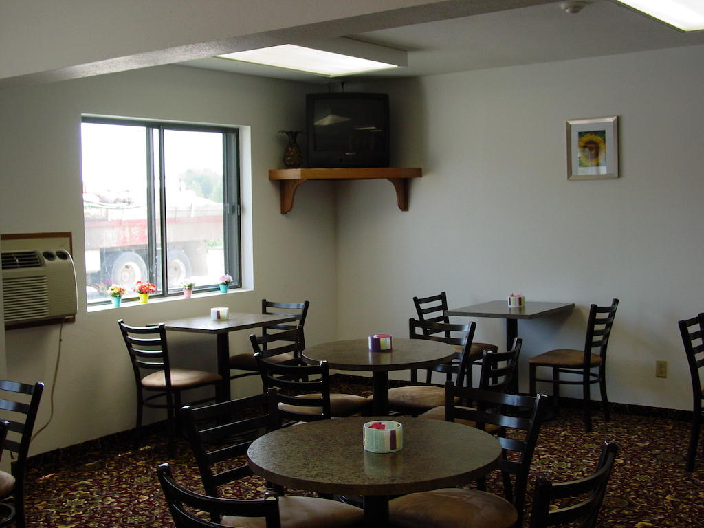 Super 8 By Wyndham Ks Motel Manhattan