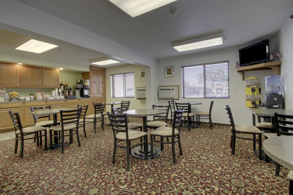Motel Super 8 By Wyndham Ks 2*