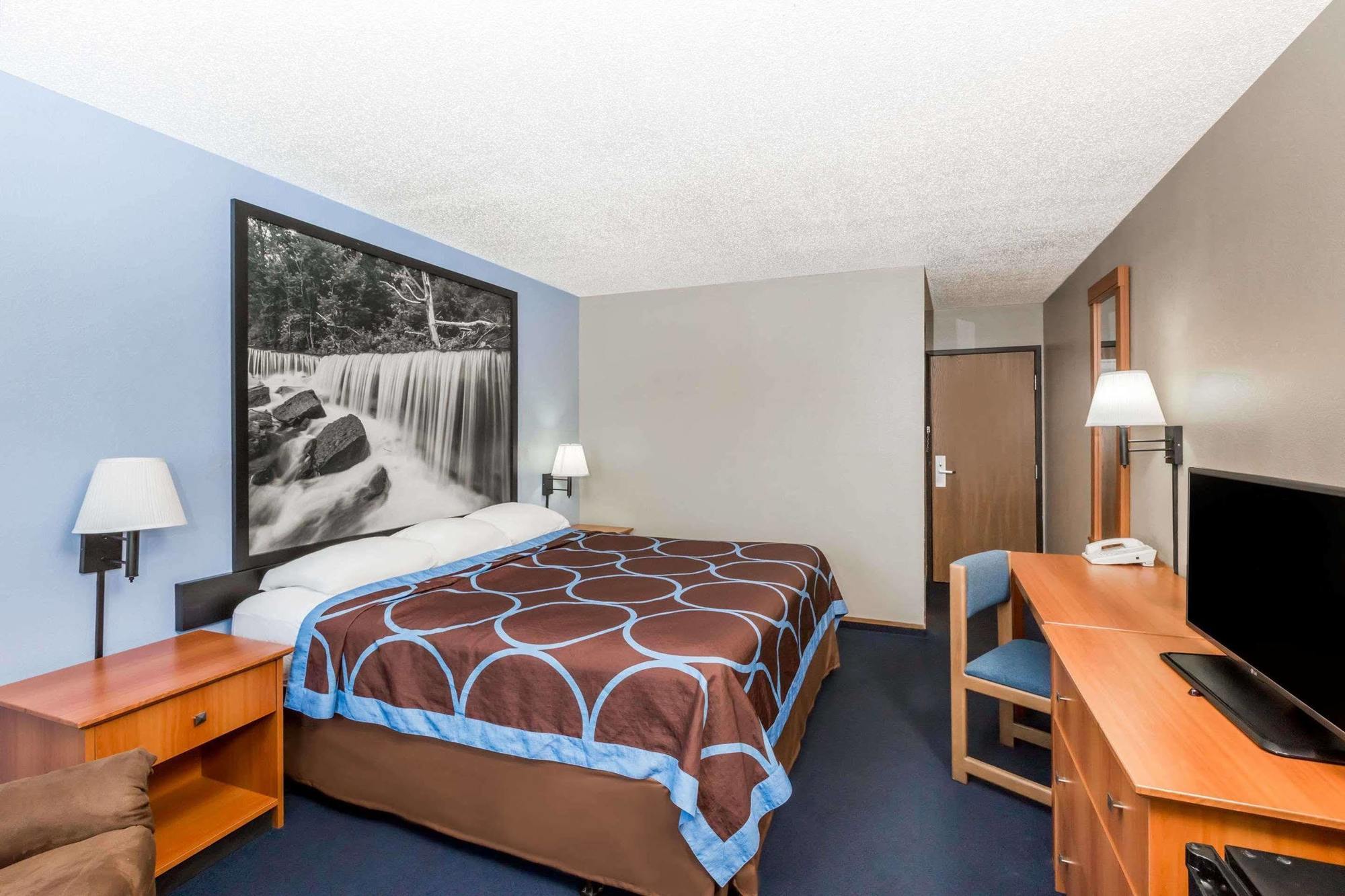 Super 8 By Wyndham Ks Motel
