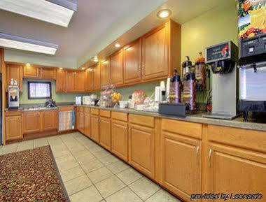 Super 8 By Wyndham Ks Motel Manhattan